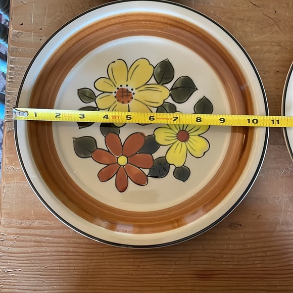 Four Vintage Daisy Vale Dinner Plates - Picture 4 of 11